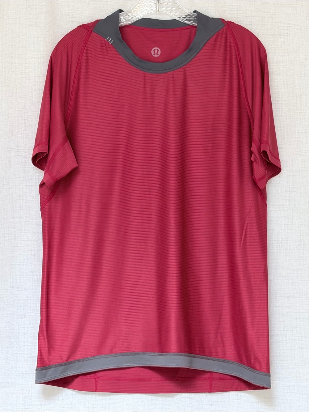 LULULEMON Athletica,Men Kahuna Sport red shirt,with gray trim.Sz M